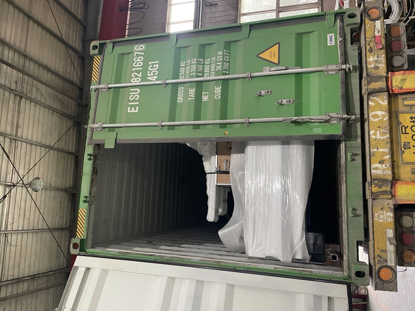 Two sets metal laser cutting machine shipping to Ukraine Two sets metal laser cutting machine shipping to Ukraine