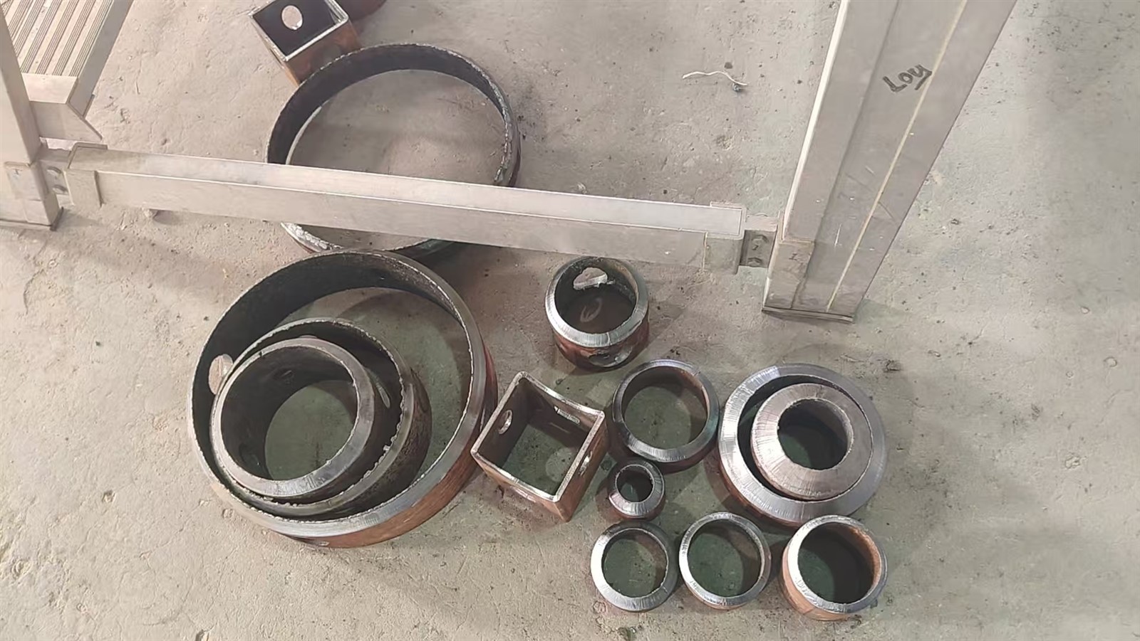 Tube Laser Cutting Machine Tube Laser Cutting Machine